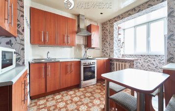 Продажа 4-х комнатной квартиры по ул. Парниковая, 11