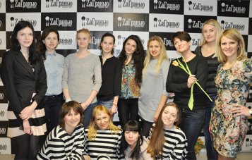 C праздником весны, милые дамы!