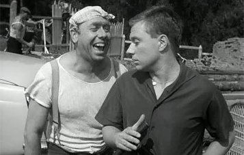 «Тебя посодют, а ты не воруй». Мошенник расплатился за квартиру игрушечными купюрами