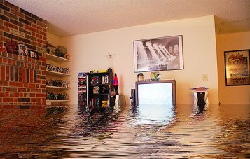 10 этажей заселенной новостройки затопило после пробного запуска горячей воды