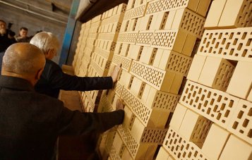 Президент поставил правительству задачу заняться снижением цен на стройматериалы