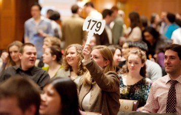 Участок 13 соток без воды и электричества был продан на аукционе за миллиард рублей